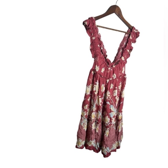 Free People Bali Wild Daisy Mini Slip In Red Ruffle
Floral Dress - Picture 6 of 11